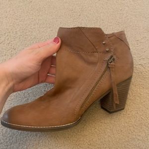 DOLCE VITA BROWN BOOTIES